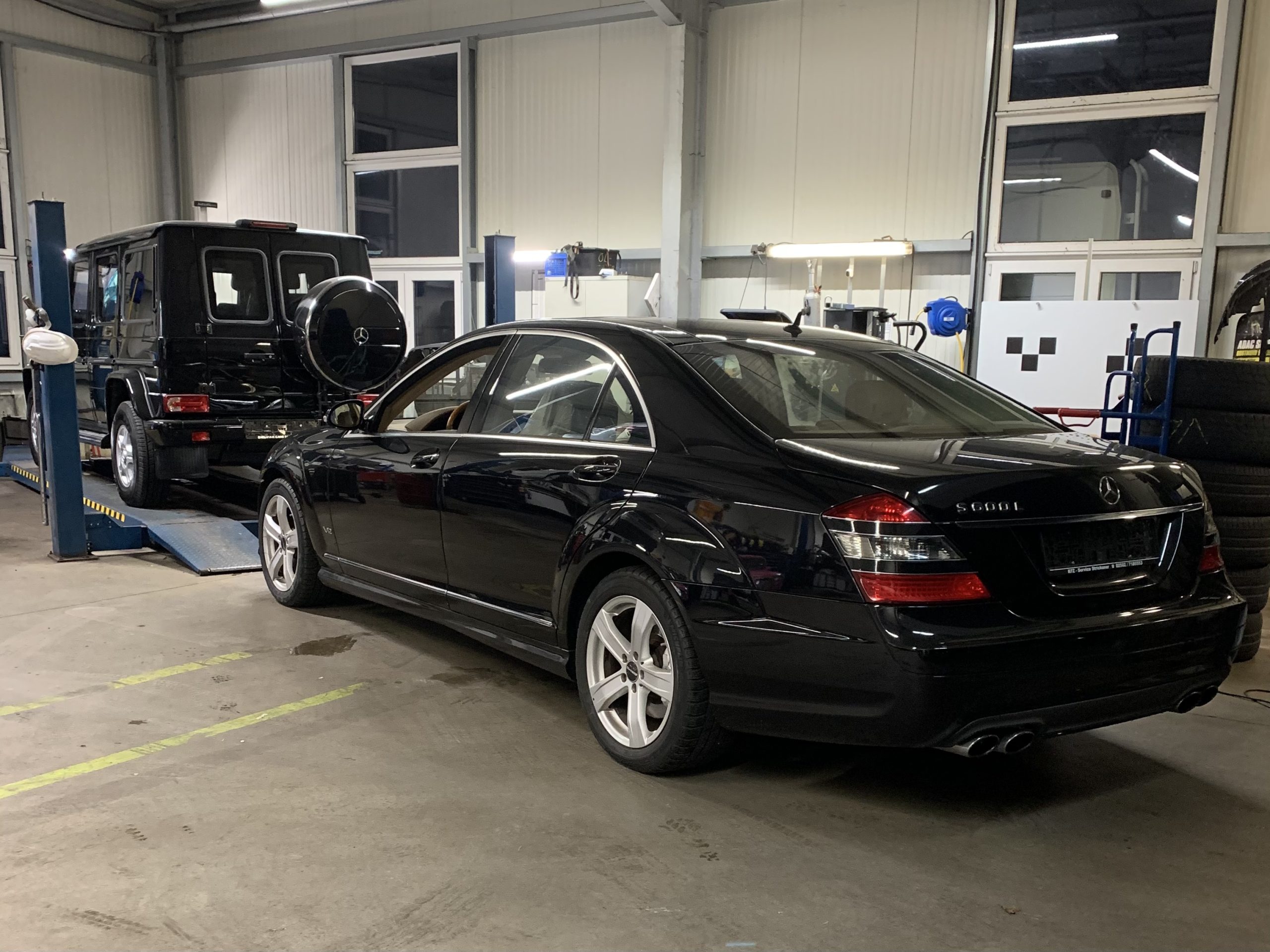 Mercedes S-Klasse und G-Klasse in der Werkstatt von Kfz-Service Stricksner